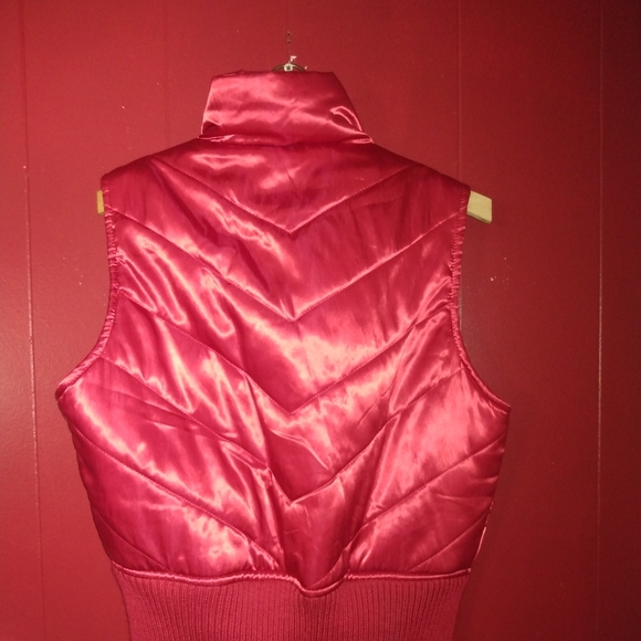 Guess women's small red vest, shiny/glossy - Picture 2 of 3